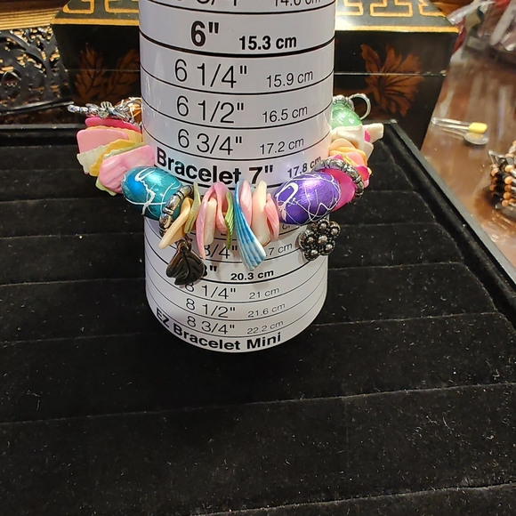 Vibrant, one-of-a-kind stretch bracelet. Bursting with Color and Unique Artistry - Picture 4 of 4